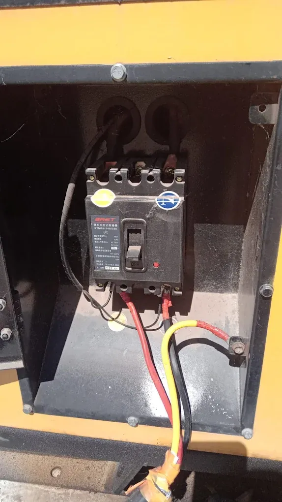 Three-phase generator circuit breaker installation